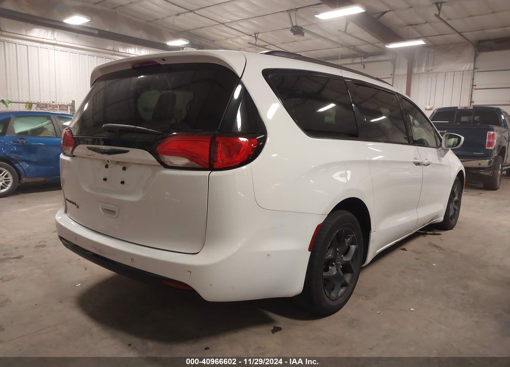 2020 CHRYSLER PACIFICA TOURING L PLUS VIN: 2C4RC1EG0LR239620