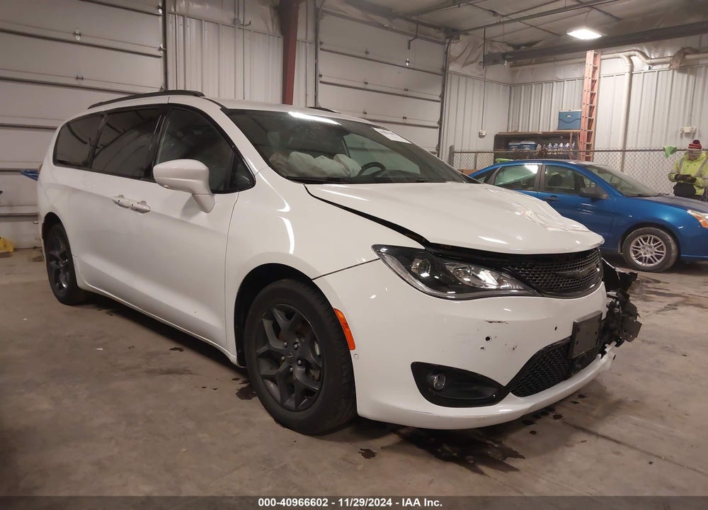 2020 CHRYSLER PACIFICA TOURING L PLUS VIN: 2C4RC1EG0LR239620