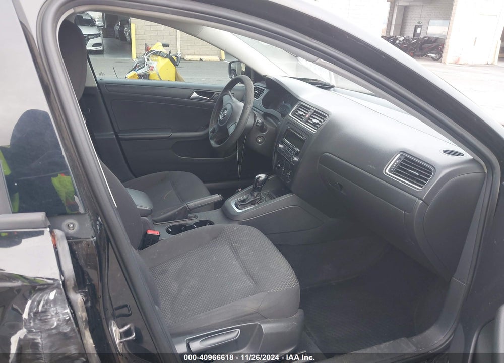 2014 VOLKSWAGEN JETTA 2.0L S VIN: 3VW2K7AJ1EM330685