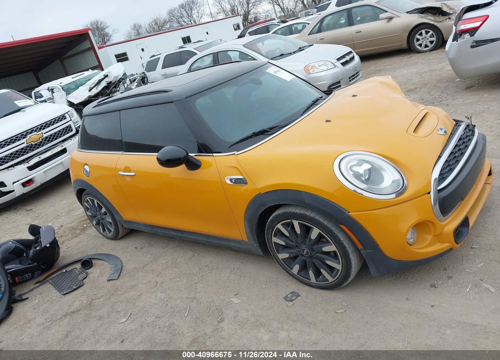 2016 MINI COOPER VIN: WMWXP7C51G2C61145