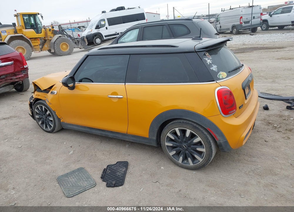 2016 MINI COOPER VIN: WMWXP7C51G2C61145