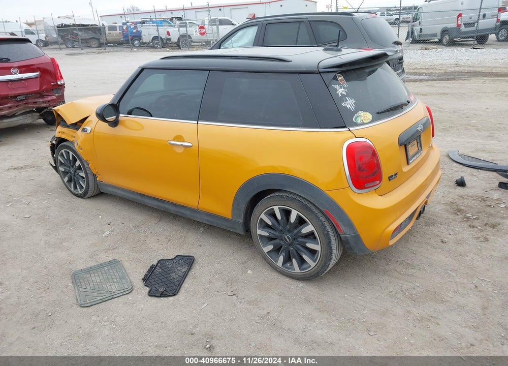 2016 MINI COOPER VIN: WMWXP7C51G2C61145