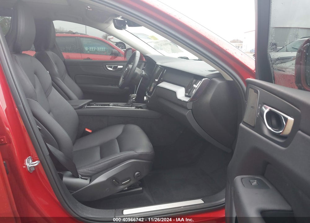 2020 VOLVO XC60 T5 MOMENTUM VIN: YV4102RK7L1602099