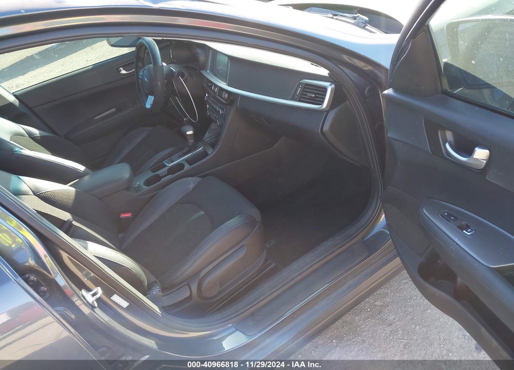 2019 KIA OPTIMA S VIN: 5XXGT4L38KG376952