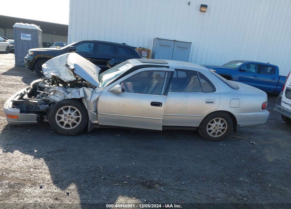 1994 TOYOTA CAMRY LE VIN: JT2SK12E2R0193842