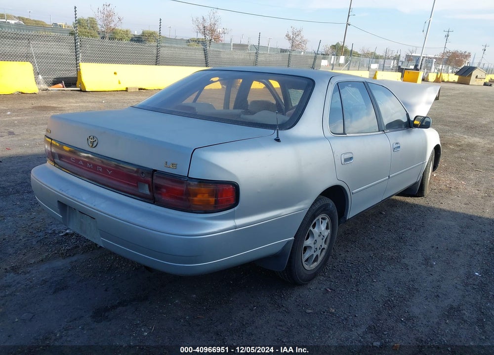 1994 TOYOTA CAMRY LE VIN: JT2SK12E2R0193842
