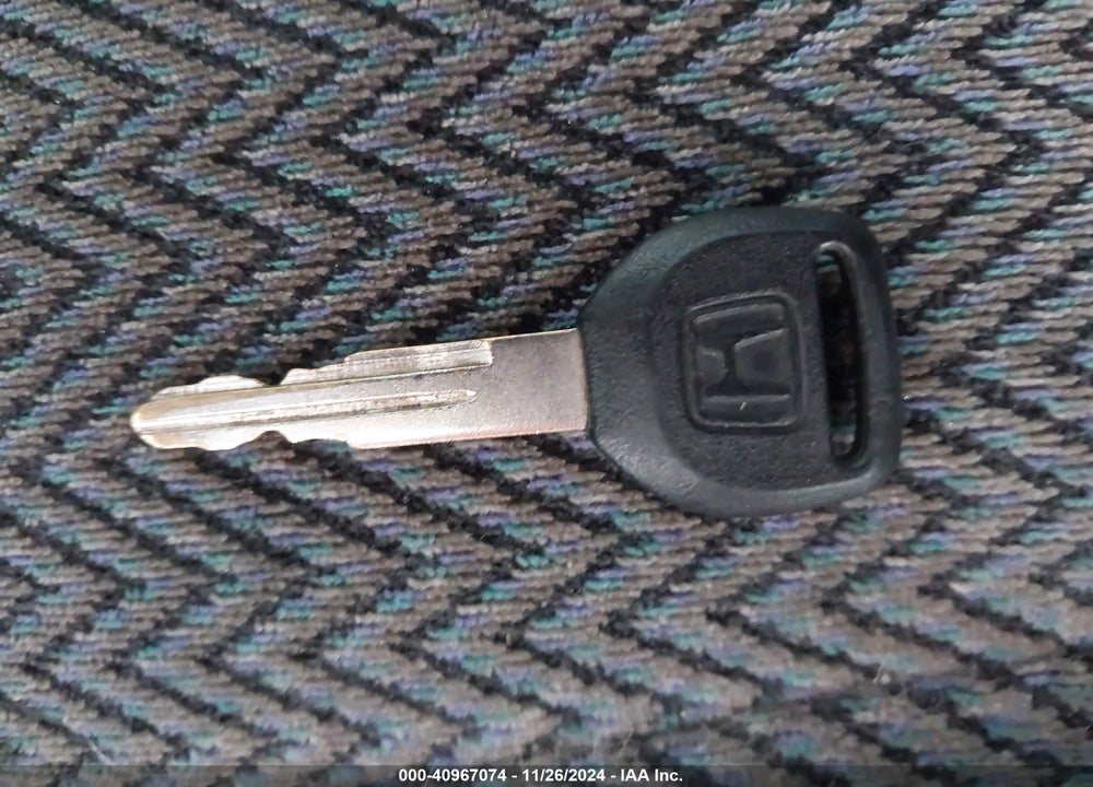 1998 HONDA CR-V LX VIN: JHLRD1841WC101700