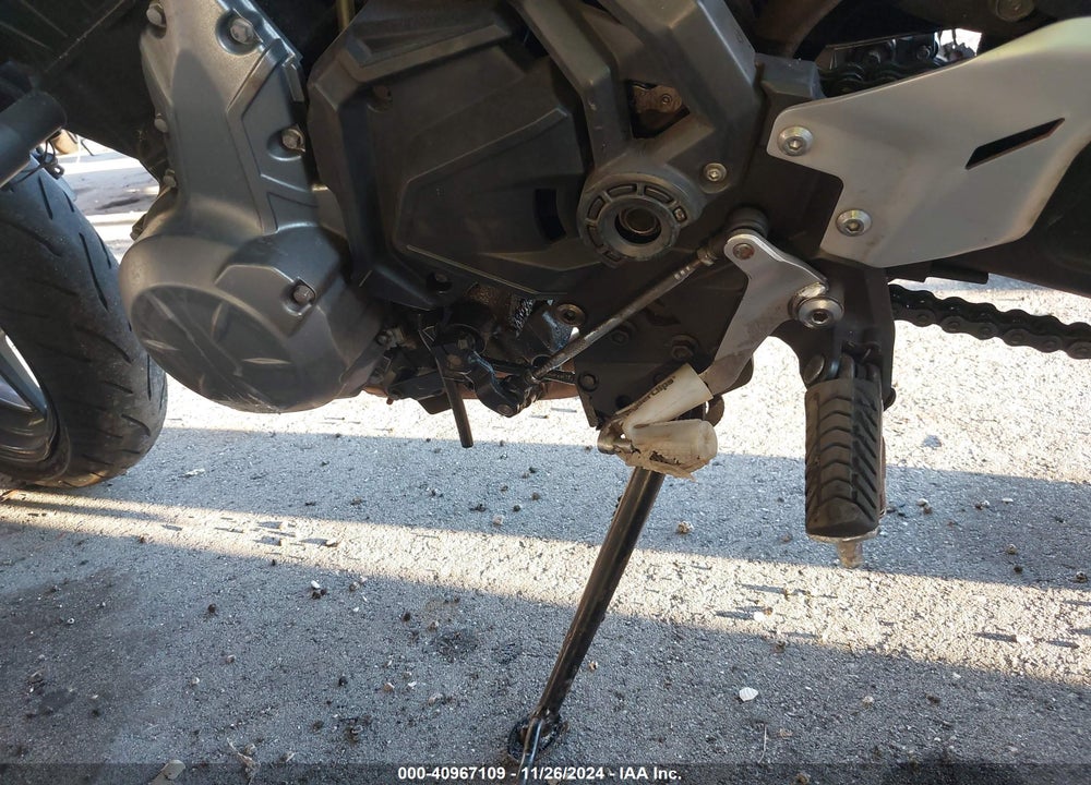 2017 KAWASAKI ER650 G VIN: JKAEREG17HDA00280