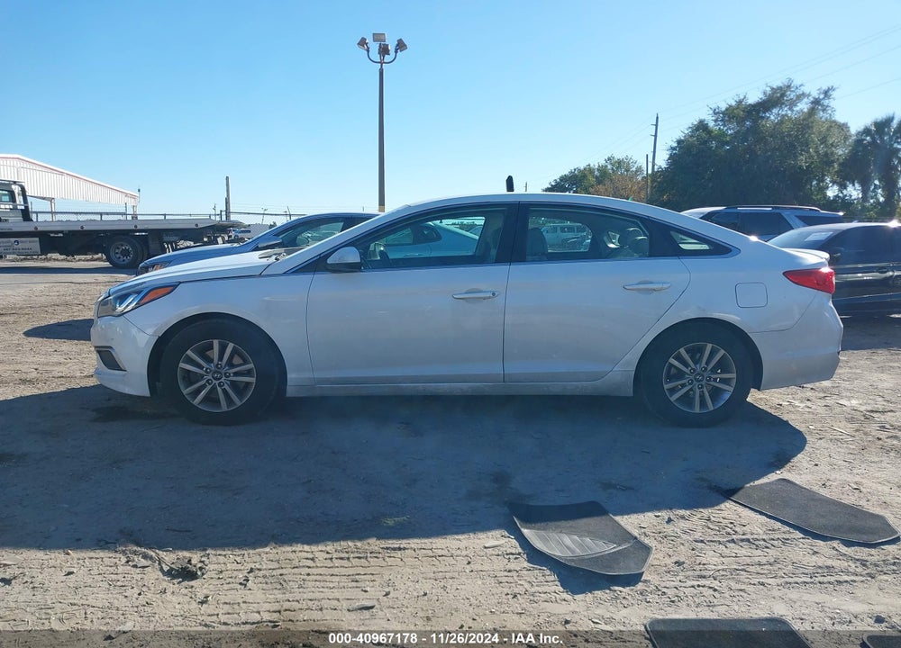 2016 HYUNDAI SONATA SE VIN: 5NPE24AF4GH371413