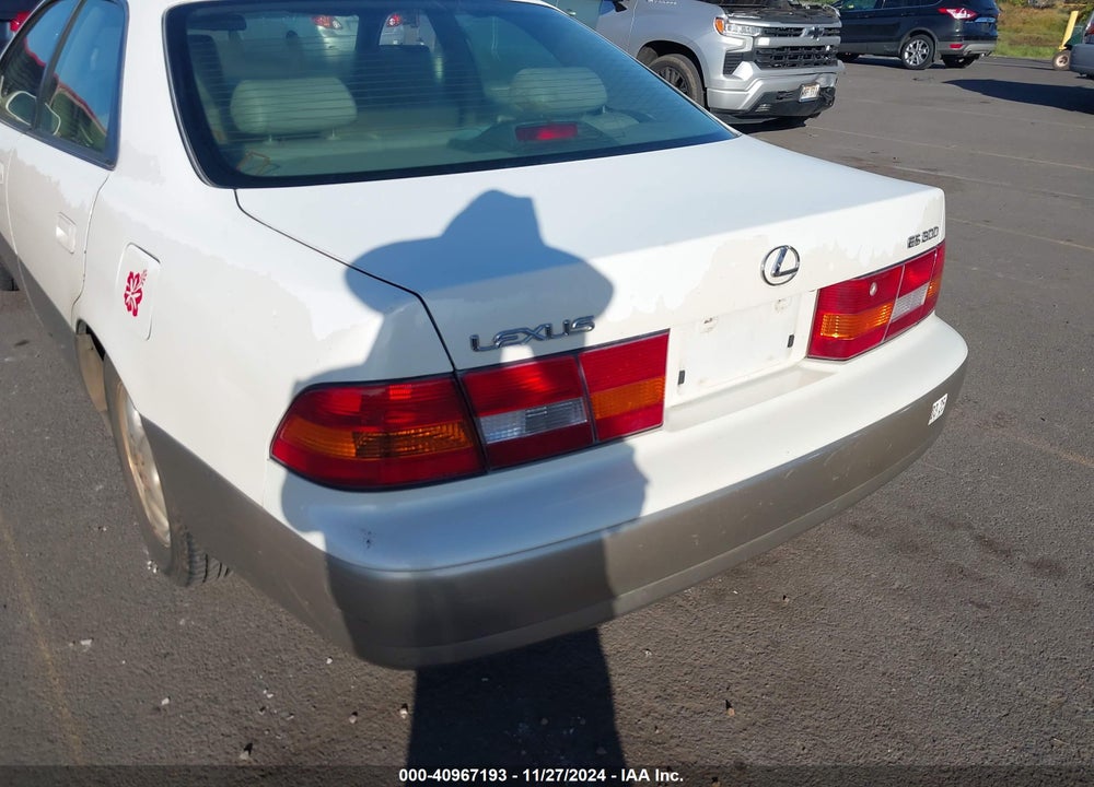 1998 LEXUS ES 300 VIN: JT8BF28G9W0111318