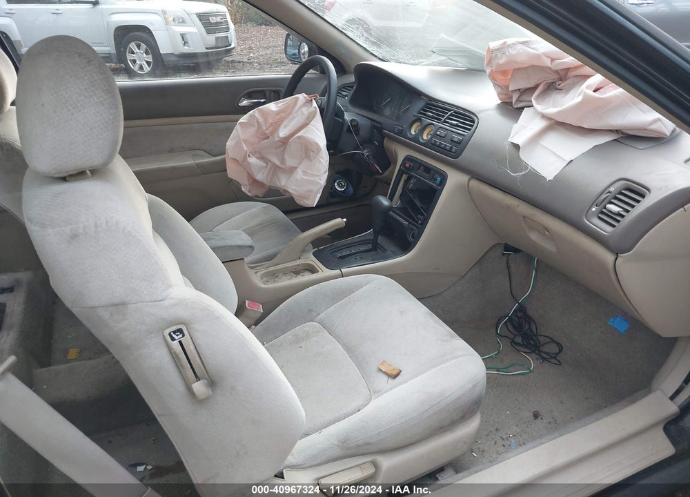 1994 HONDA ACCORD DX VIN: 1HGCD7228RA011264