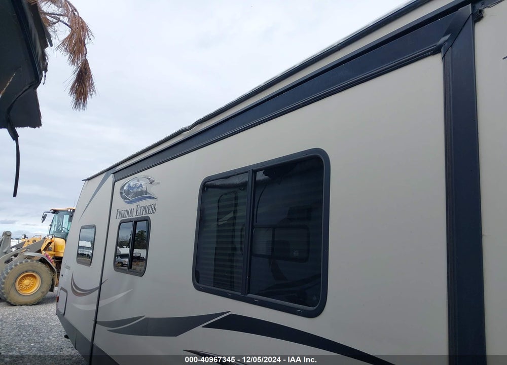 2015 COACHMEN FREEDOM EXPRESS VIN: 5ZT2FEUBXFA017146