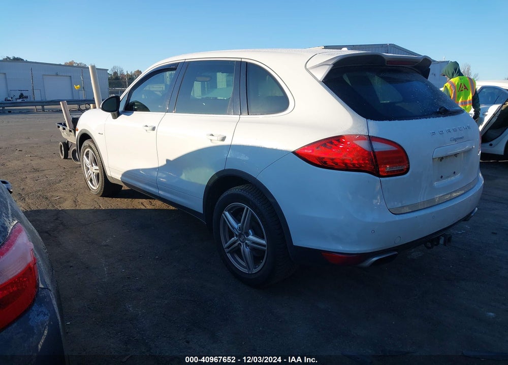 2014 PORSCHE CAYENNE DIESEL PLATINUM EDITION VIN: WP1AF2A27ELA44922