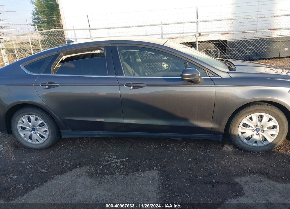 2020 FORD FUSION VIN: 3FA6P0G74LR135520
