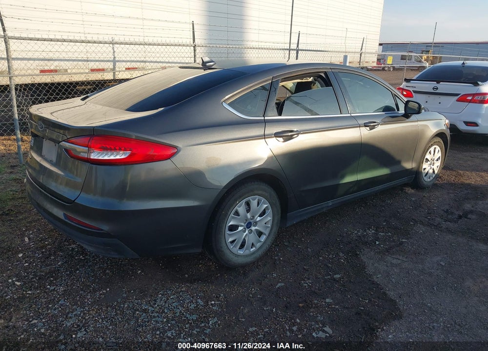 2020 FORD FUSION VIN: 3FA6P0G74LR135520