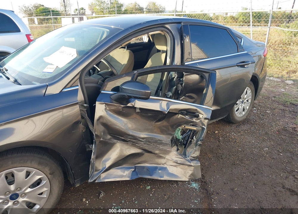 2020 FORD FUSION VIN: 3FA6P0G74LR135520