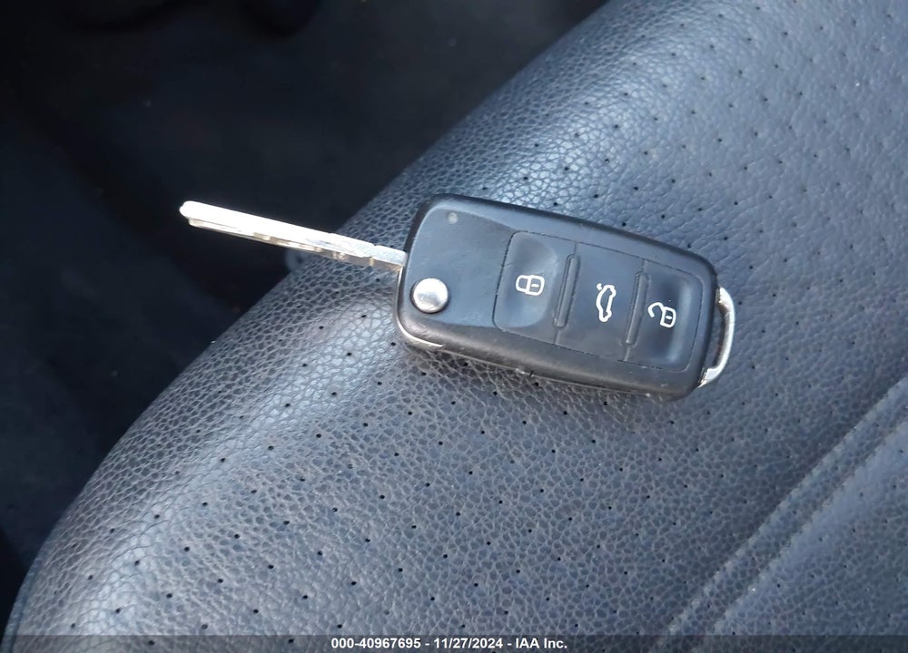 2013 VOLKSWAGEN PASSAT 2.0L TDI SE VIN: 1VWBN7A34DC145992