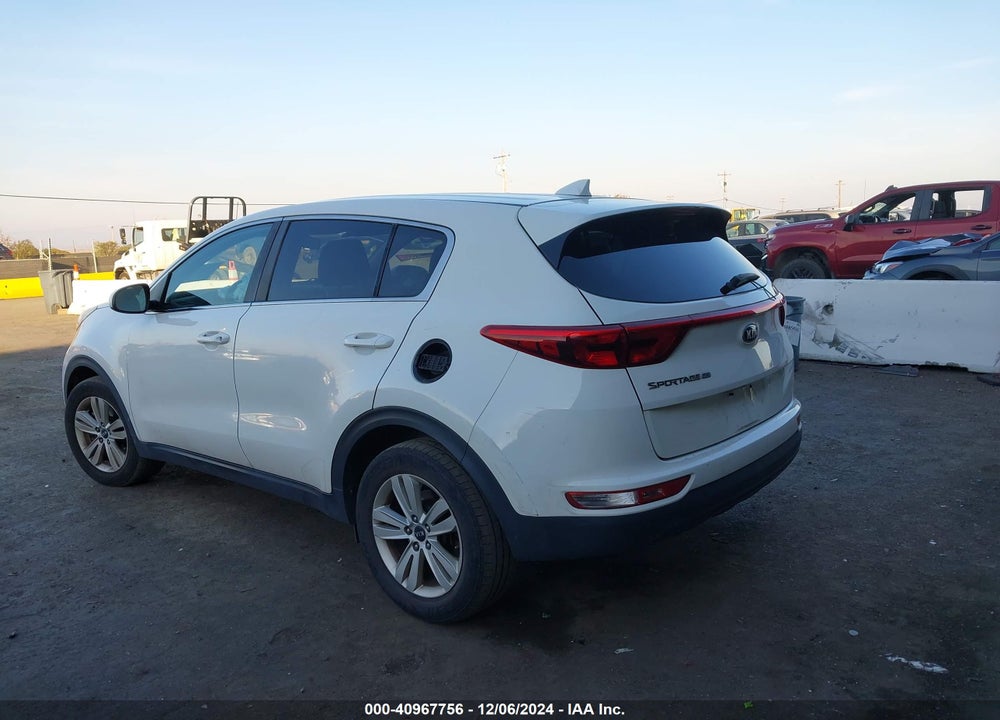 2018 KIA SPORTAGE LX VIN: KNDPM3AC5J7347152