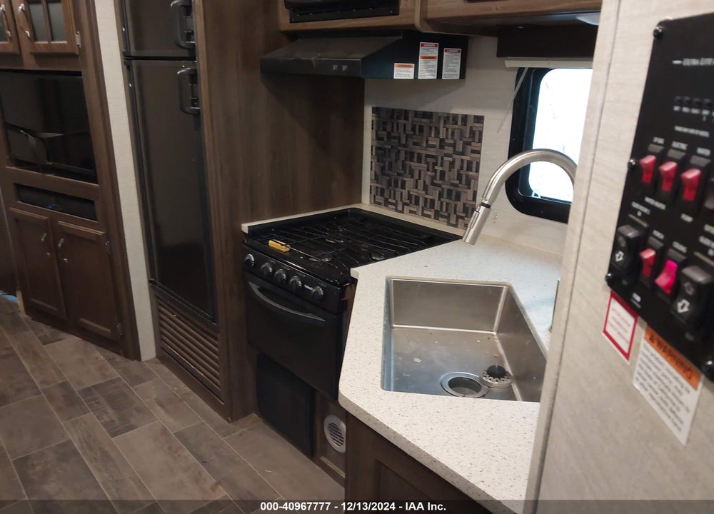 2018 KEYSTONE OTHER VIN: 4YDT31B21JD433732