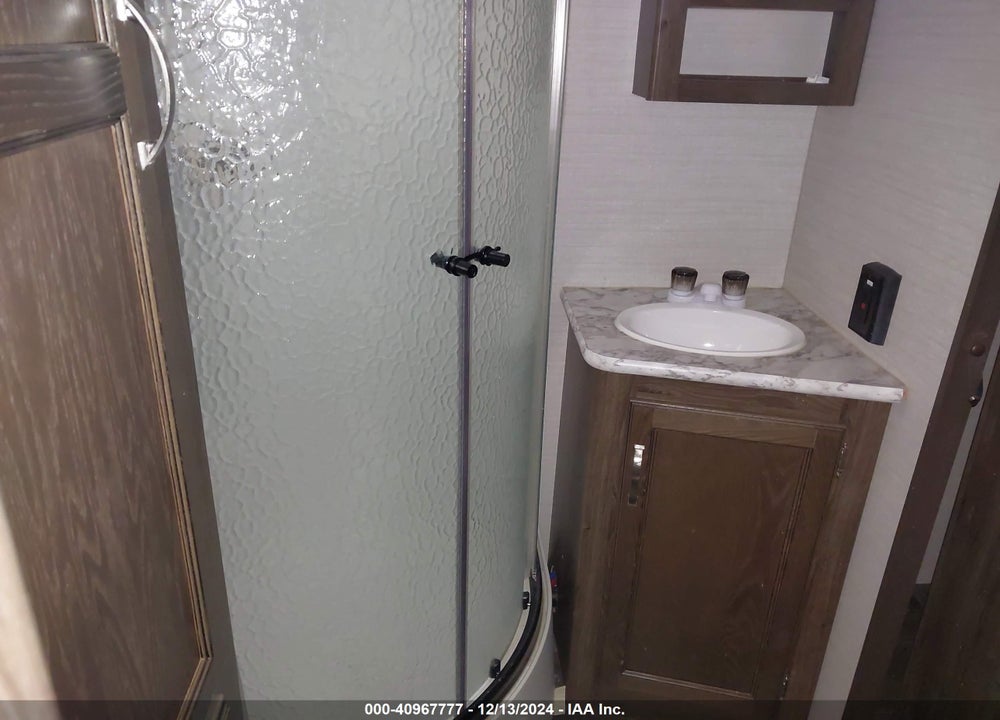2018 KEYSTONE OTHER VIN: 4YDT31B21JD433732