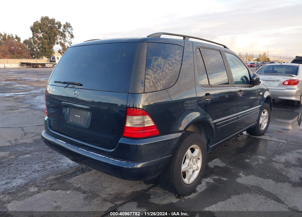 2000 MERCEDES-BENZ ML 320 VIN: 4JGAB54EXYA183524