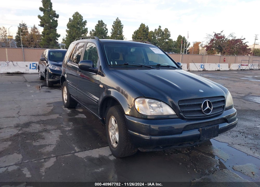 2000 MERCEDES-BENZ ML 320 VIN: 4JGAB54EXYA183524