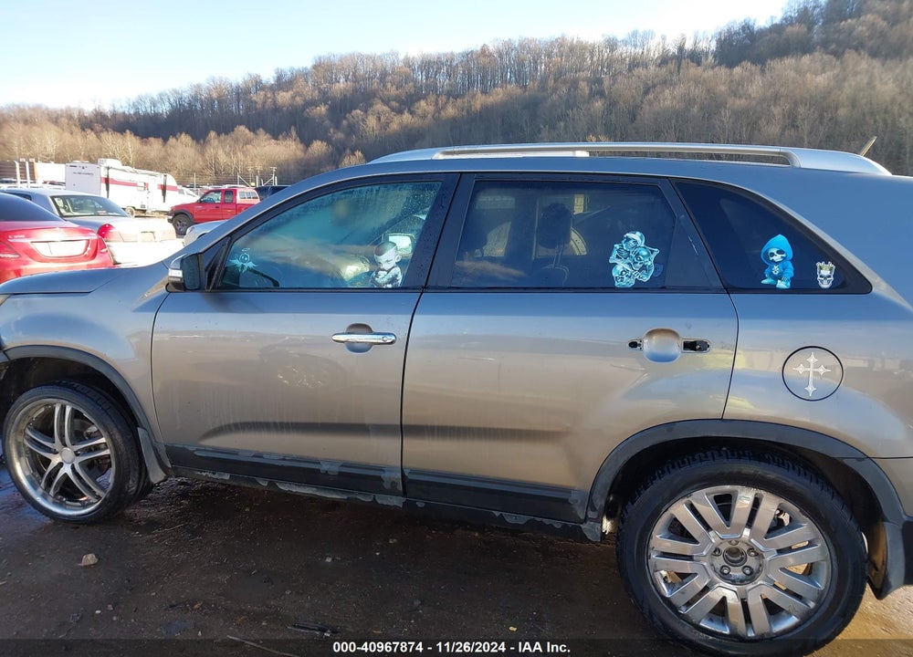 2011 KIA SORENTO LX VIN: 5XYKT3A1XBG050281