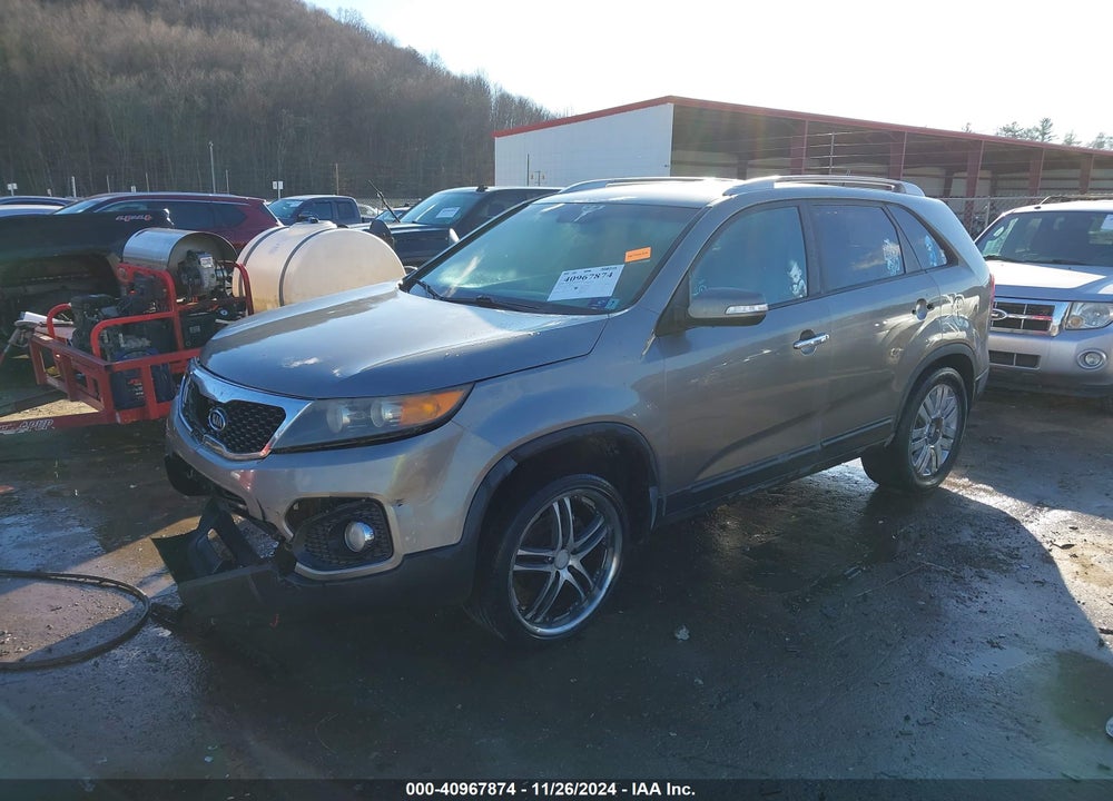 2011 KIA SORENTO LX VIN: 5XYKT3A1XBG050281