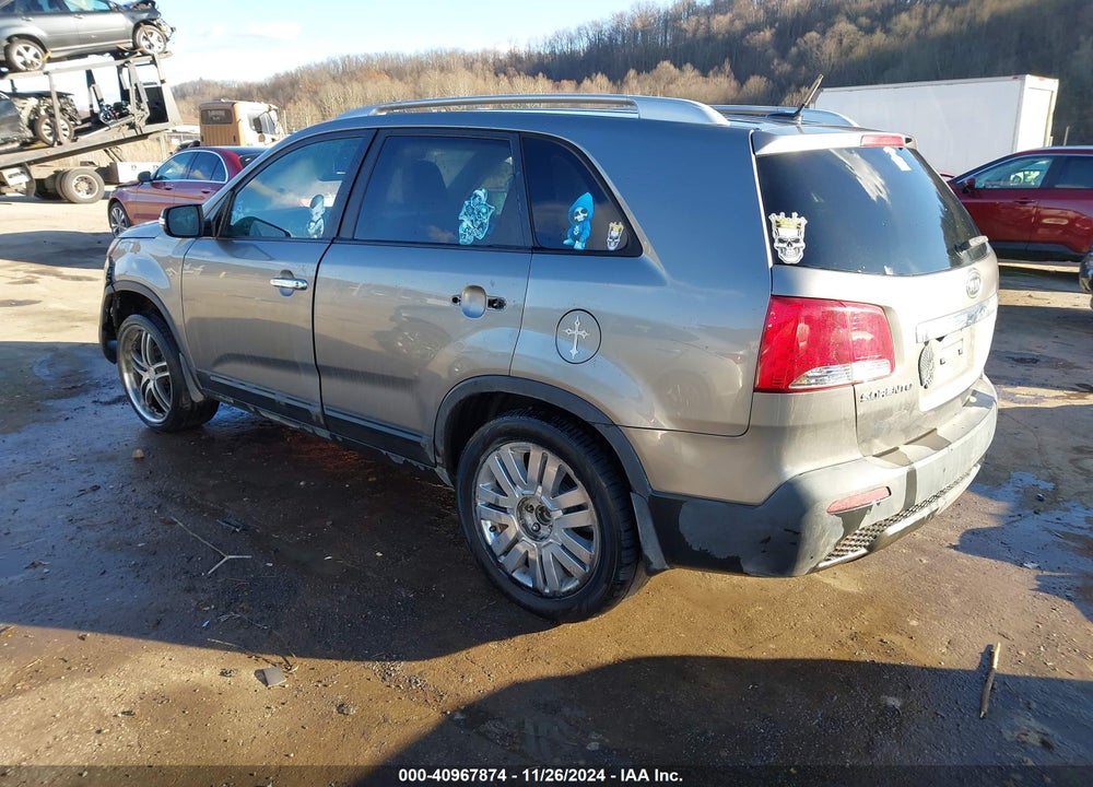 2011 KIA SORENTO LX VIN: 5XYKT3A1XBG050281