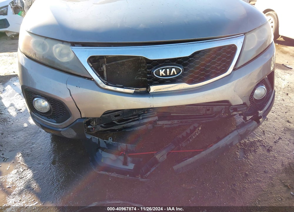 2011 KIA SORENTO LX VIN: 5XYKT3A1XBG050281
