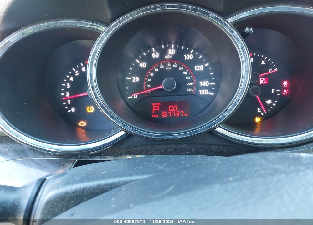 2011 KIA SORENTO LX VIN: 5XYKT3A1XBG050281