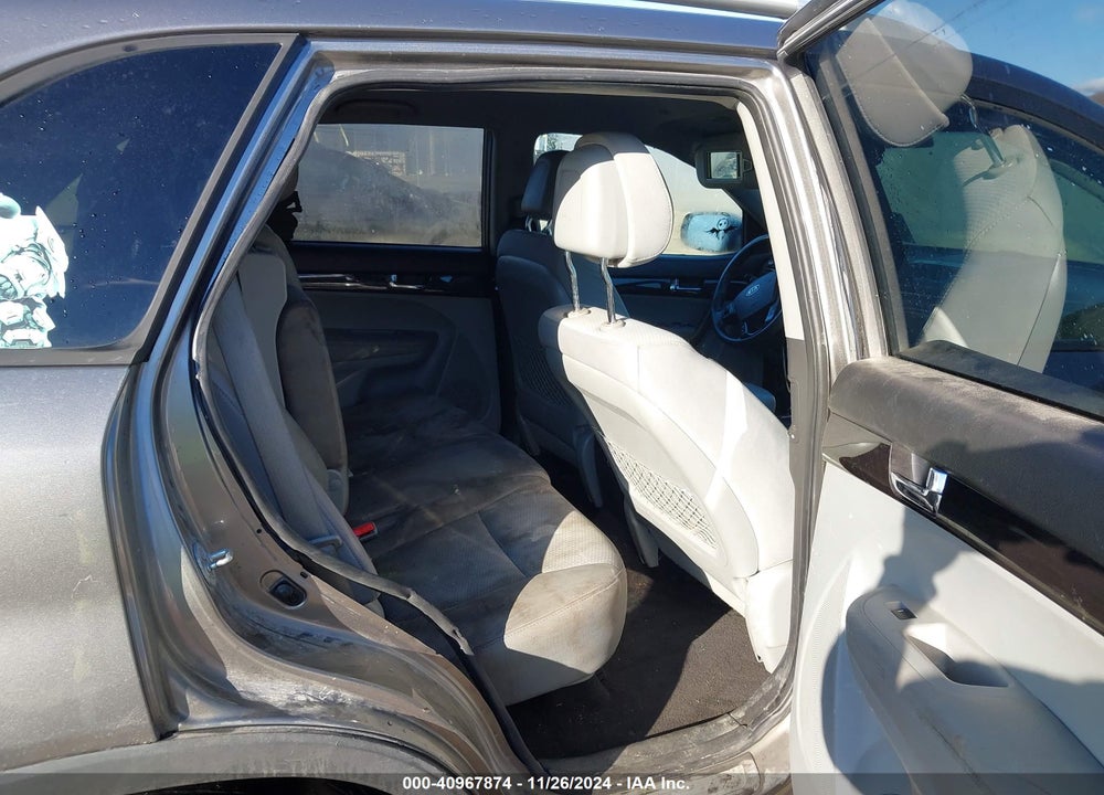 2011 KIA SORENTO LX VIN: 5XYKT3A1XBG050281