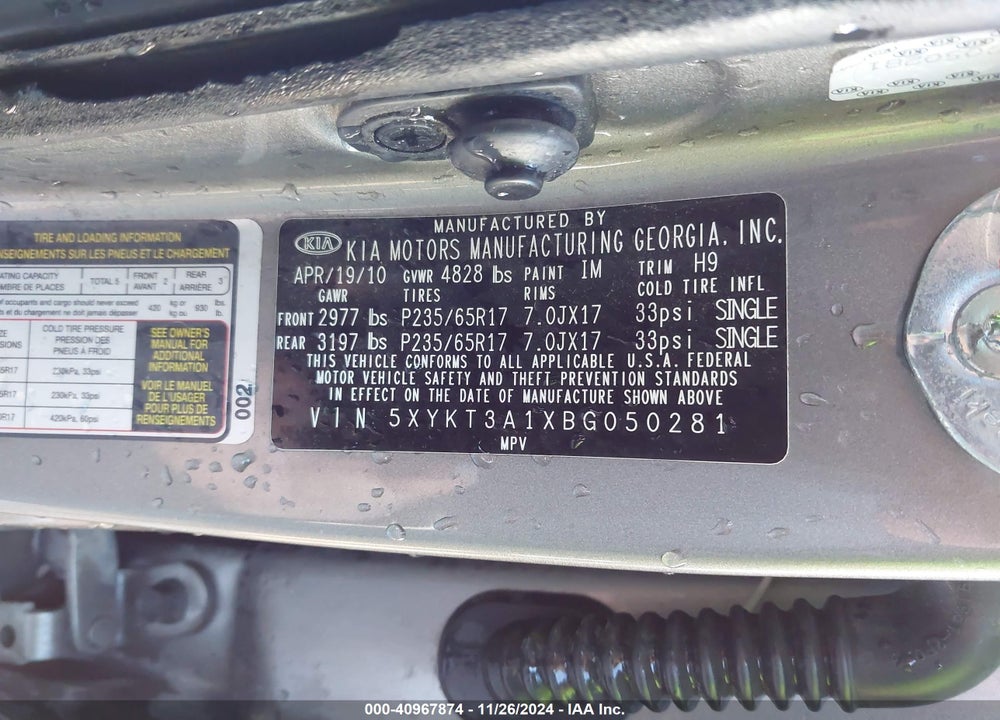 2011 KIA SORENTO LX VIN: 5XYKT3A1XBG050281