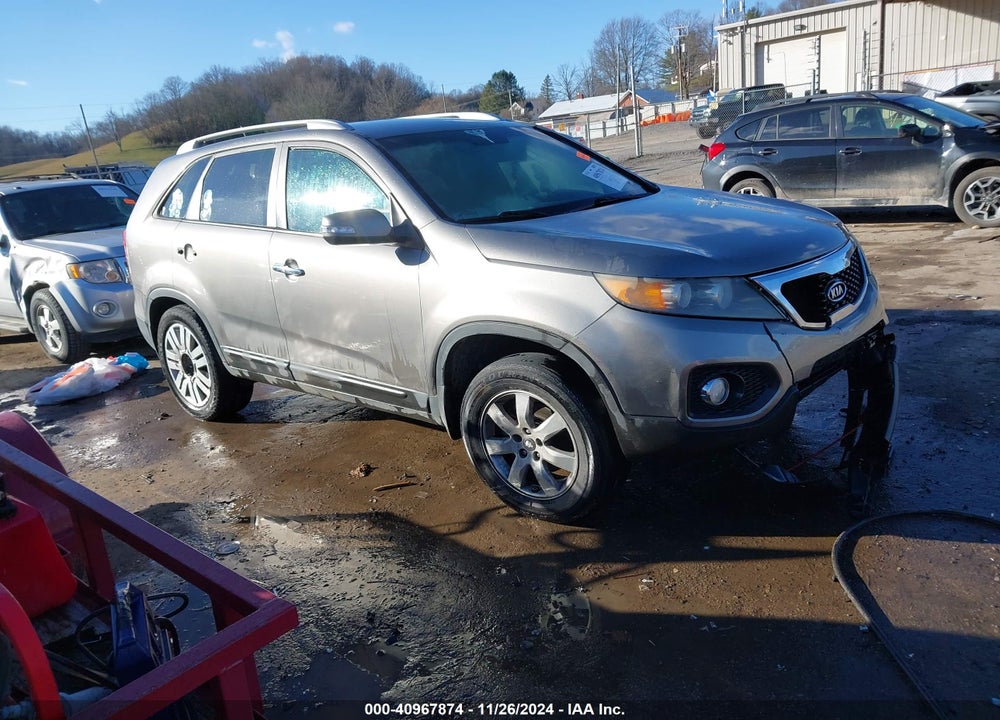 2011 KIA SORENTO LX VIN: 5XYKT3A1XBG050281