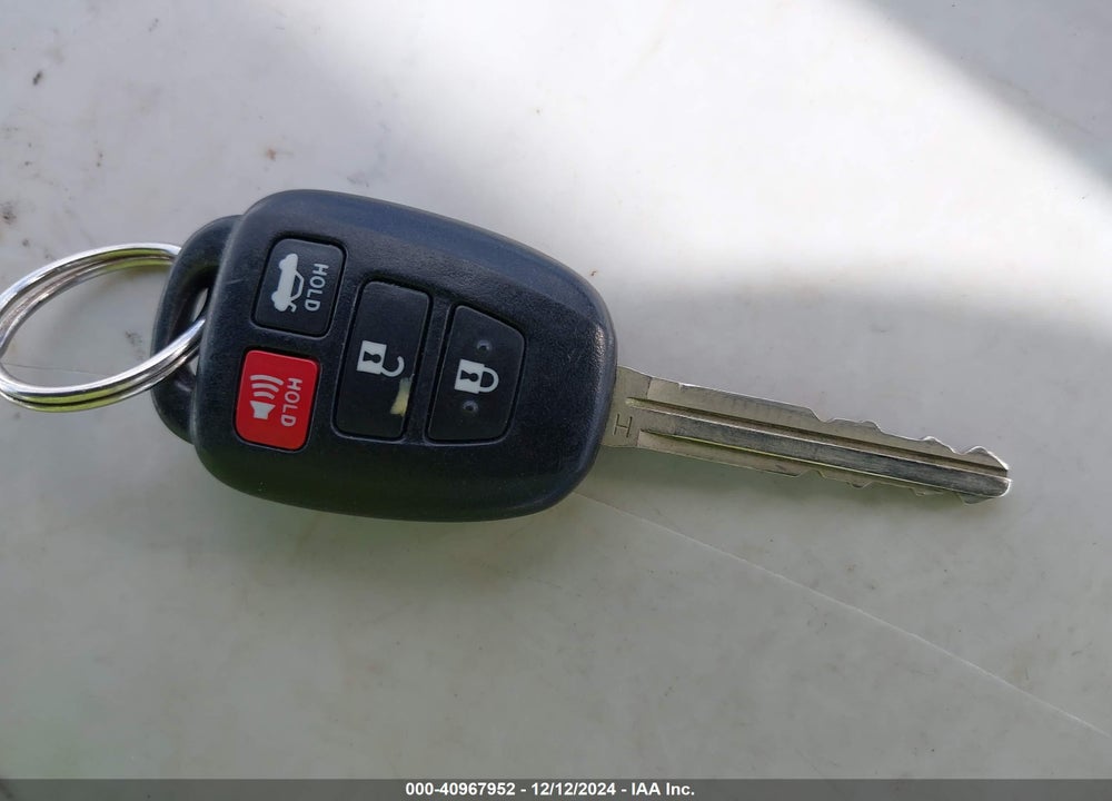 2014 TOYOTA COROLLA VIN: 5YFBURHE1EP060836