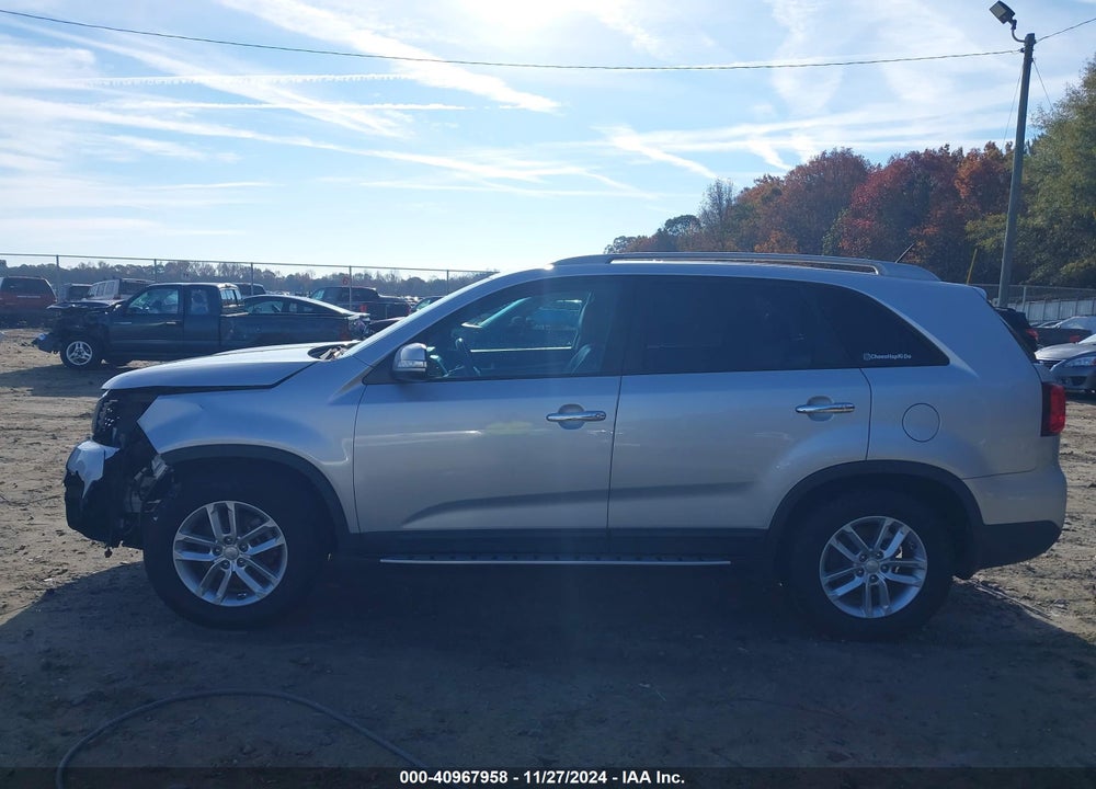 2015 KIA SORENTO LX VIN: 5XYKT3A63FG630201