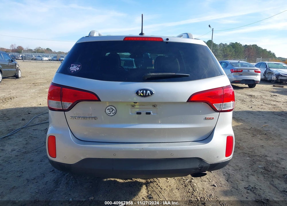 2015 KIA SORENTO LX VIN: 5XYKT3A63FG630201