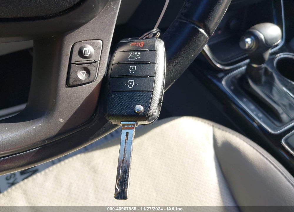 2015 KIA SORENTO LX VIN: 5XYKT3A63FG630201