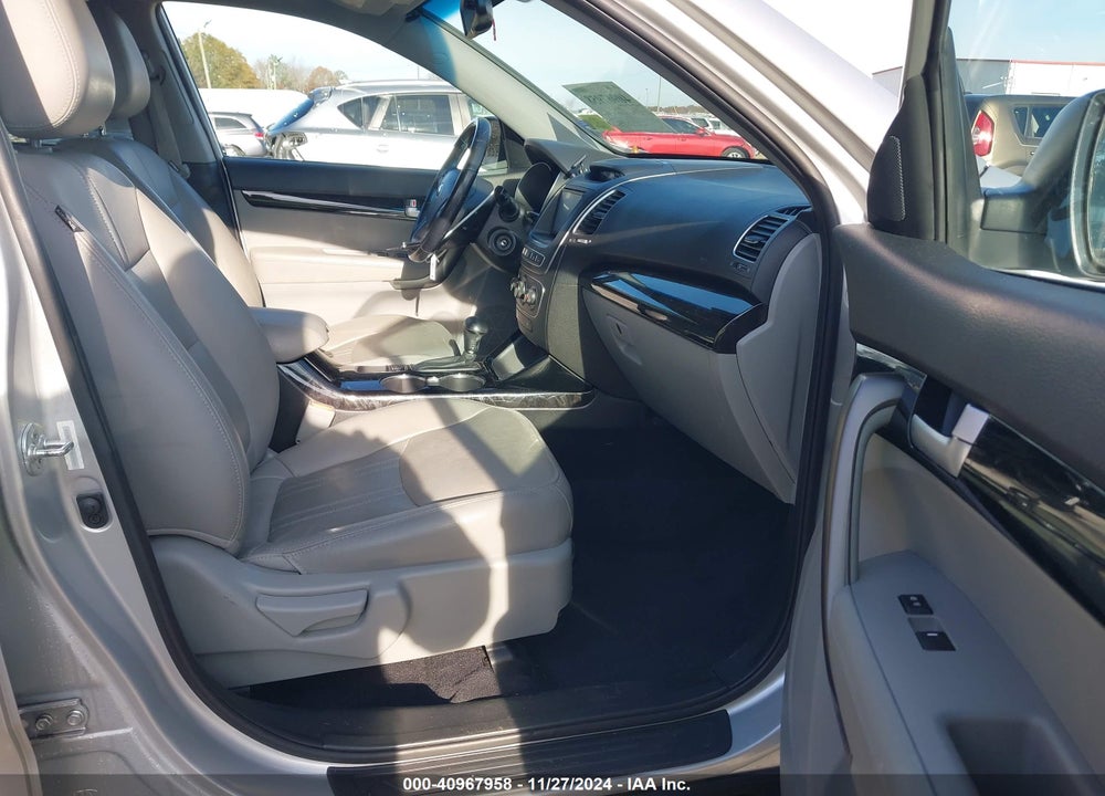 2015 KIA SORENTO LX VIN: 5XYKT3A63FG630201
