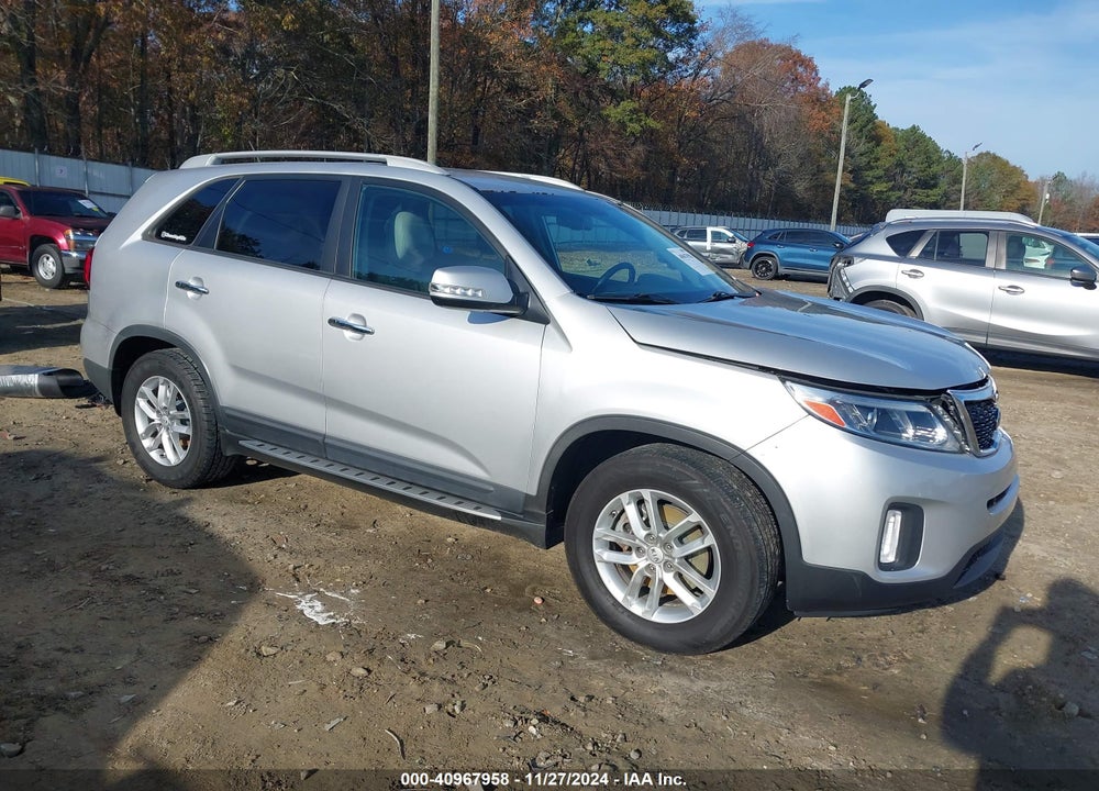 2015 KIA SORENTO LX VIN: 5XYKT3A63FG630201