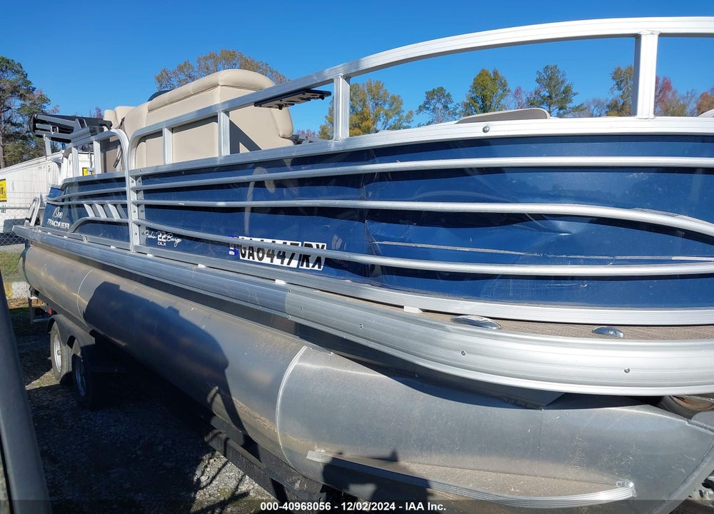 2022 SUNTRACKER FB22BLX VIN: BUJ55798C222