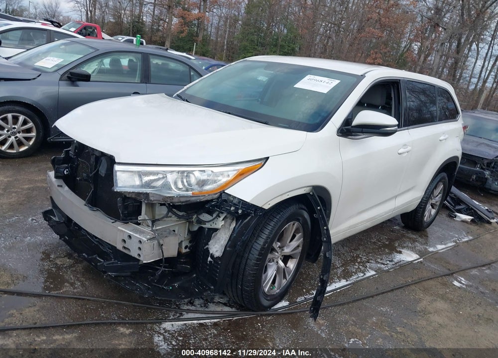 2015 TOYOTA HIGHLANDER LE PLUS V6 VIN: 5TDBKRFH1FS207815