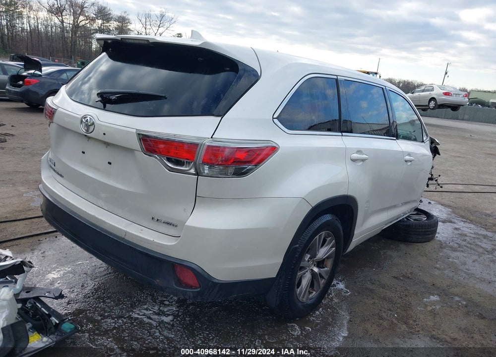2015 TOYOTA HIGHLANDER LE PLUS V6 VIN: 5TDBKRFH1FS207815