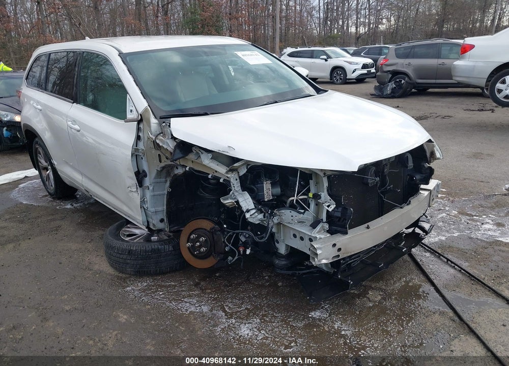 2015 TOYOTA HIGHLANDER LE PLUS V6 VIN: 5TDBKRFH1FS207815