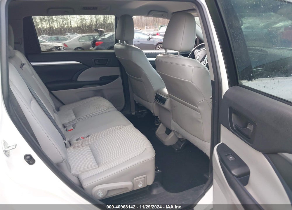 2015 TOYOTA HIGHLANDER LE PLUS V6 VIN: 5TDBKRFH1FS207815