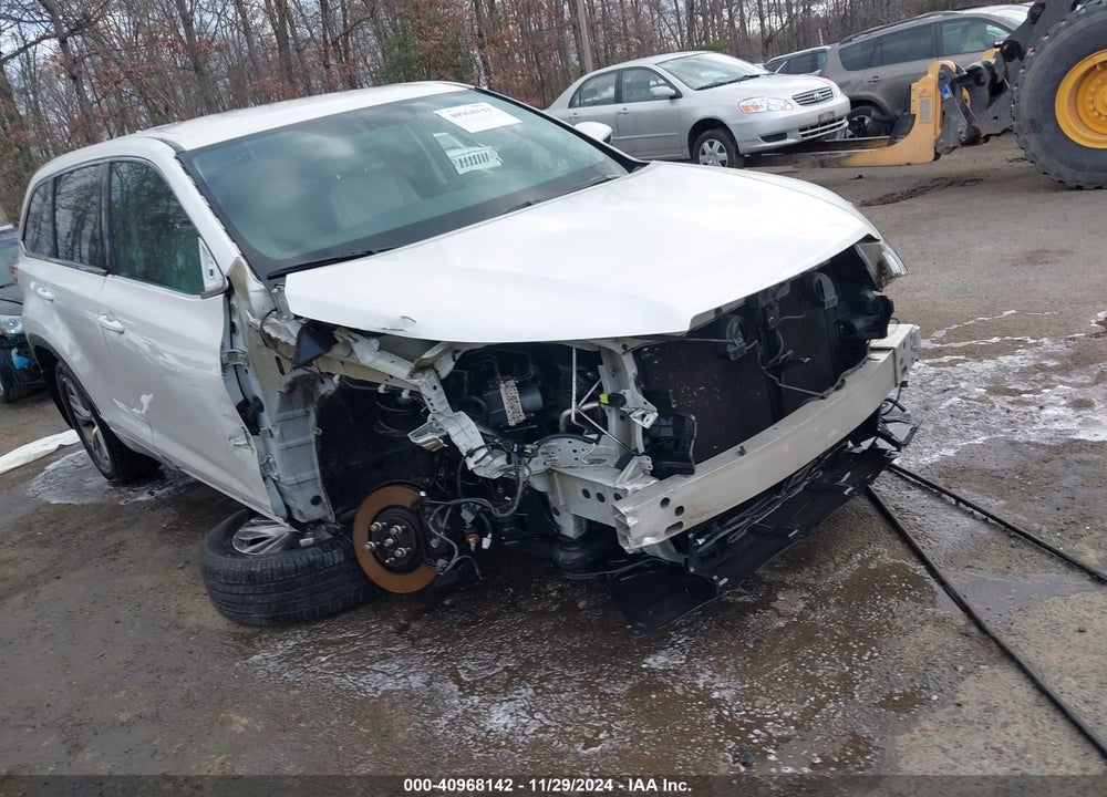 2015 TOYOTA HIGHLANDER LE PLUS V6 VIN: 5TDBKRFH1FS207815