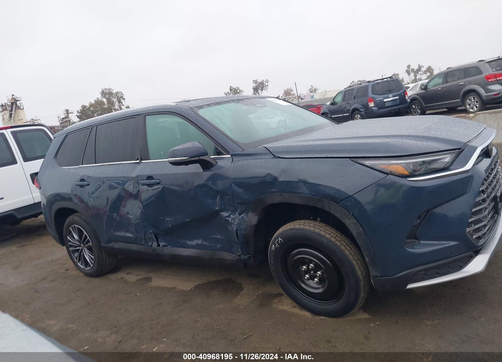 2024 TOYOTA GRAND HIGHLANDER HYBRID PLATINUM MAX VIN: 5TDADAB51RS008142