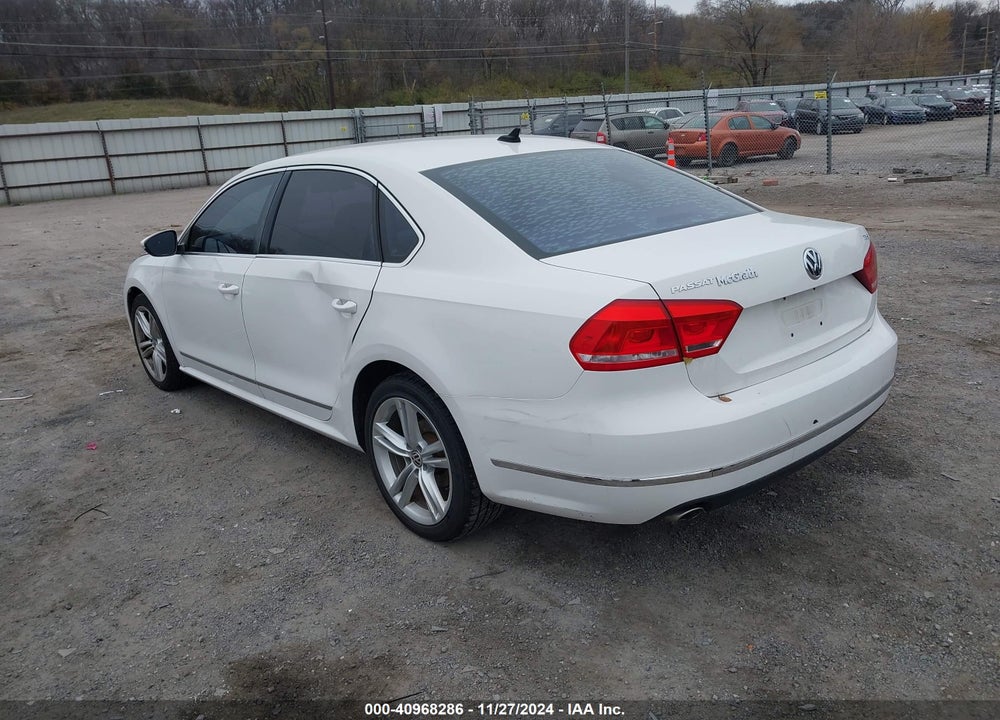 2012 VOLKSWAGEN PASSAT 2.0L TDI SE VIN: 1VWBN7A30CC047038