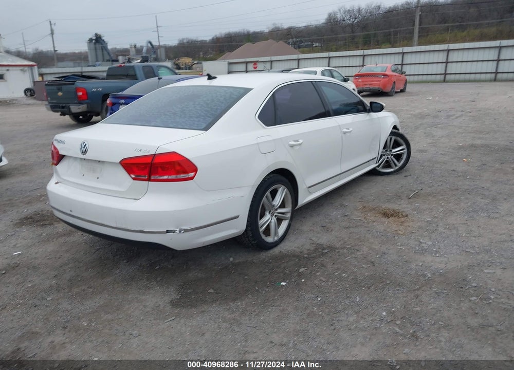 2012 VOLKSWAGEN PASSAT 2.0L TDI SE VIN: 1VWBN7A30CC047038