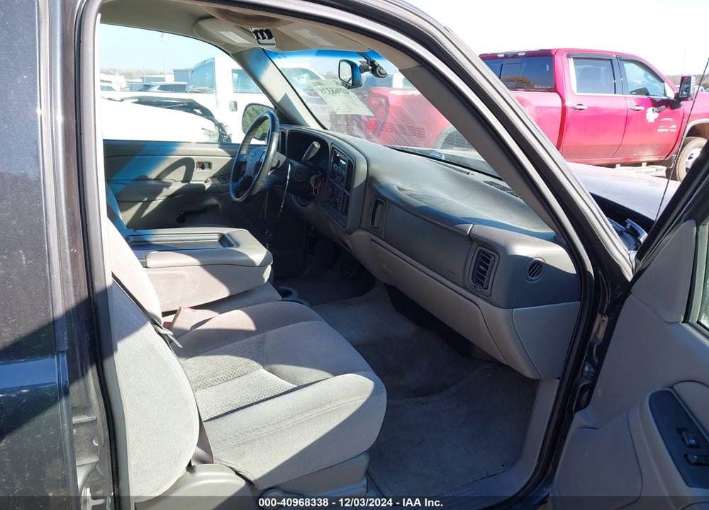 2005 CHEVROLET SUBURBAN 1500 LS VIN: 3GNEC16Z15G185940